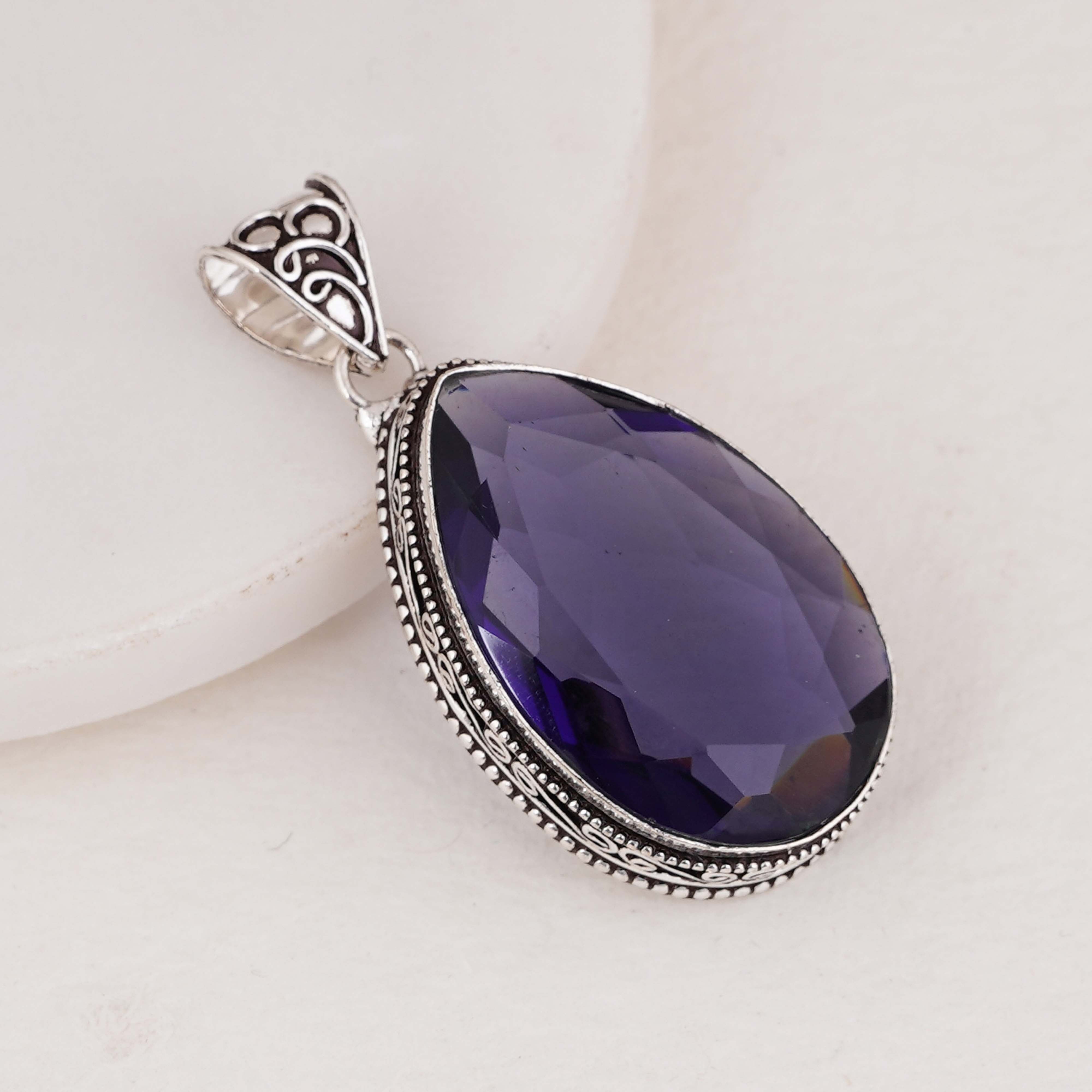 Deep Blue Oval Gemstone Pendant – Sterling Silver Vintage Necklace