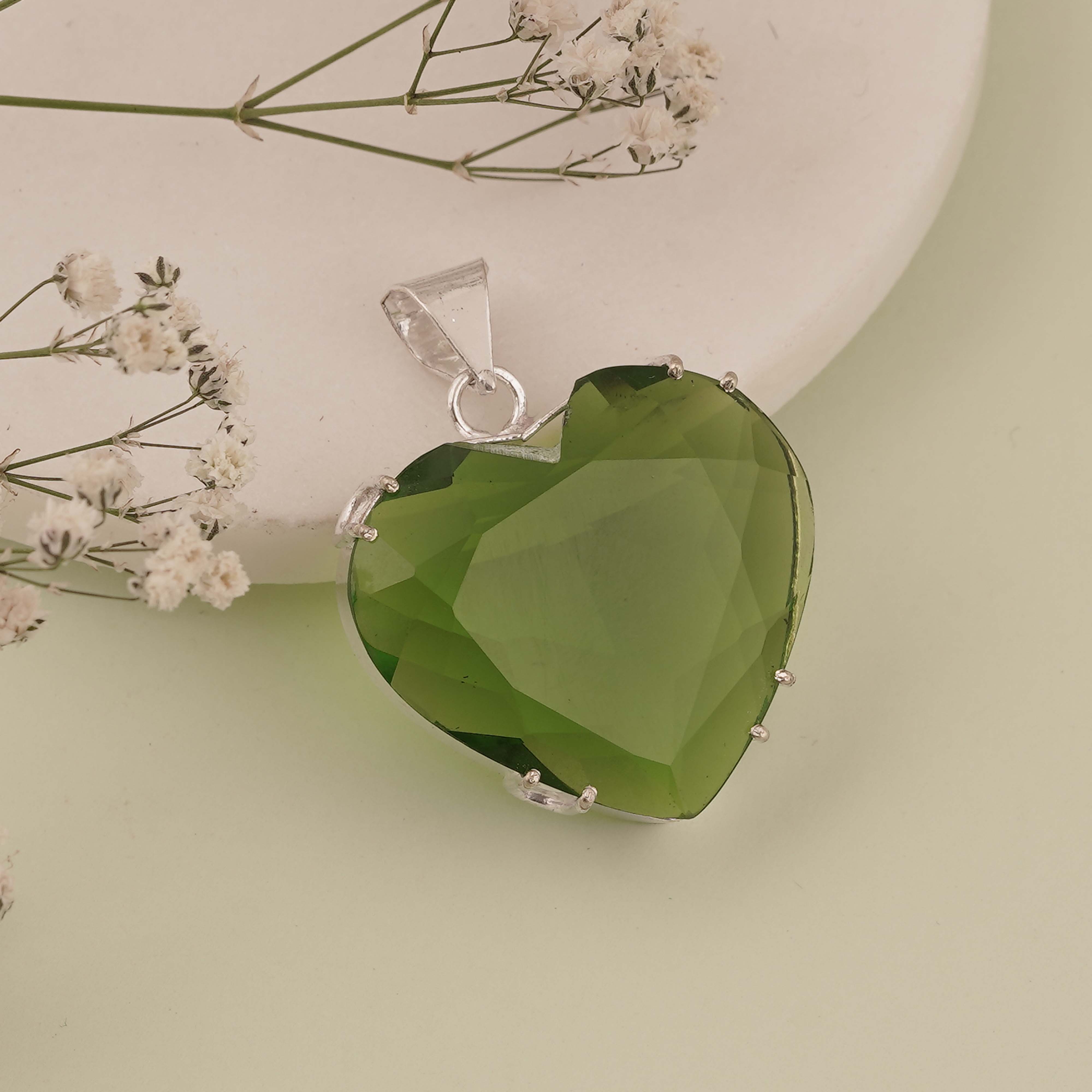 Elegant Heart-Shaped Green Peridot Pendant in Sterling Silver