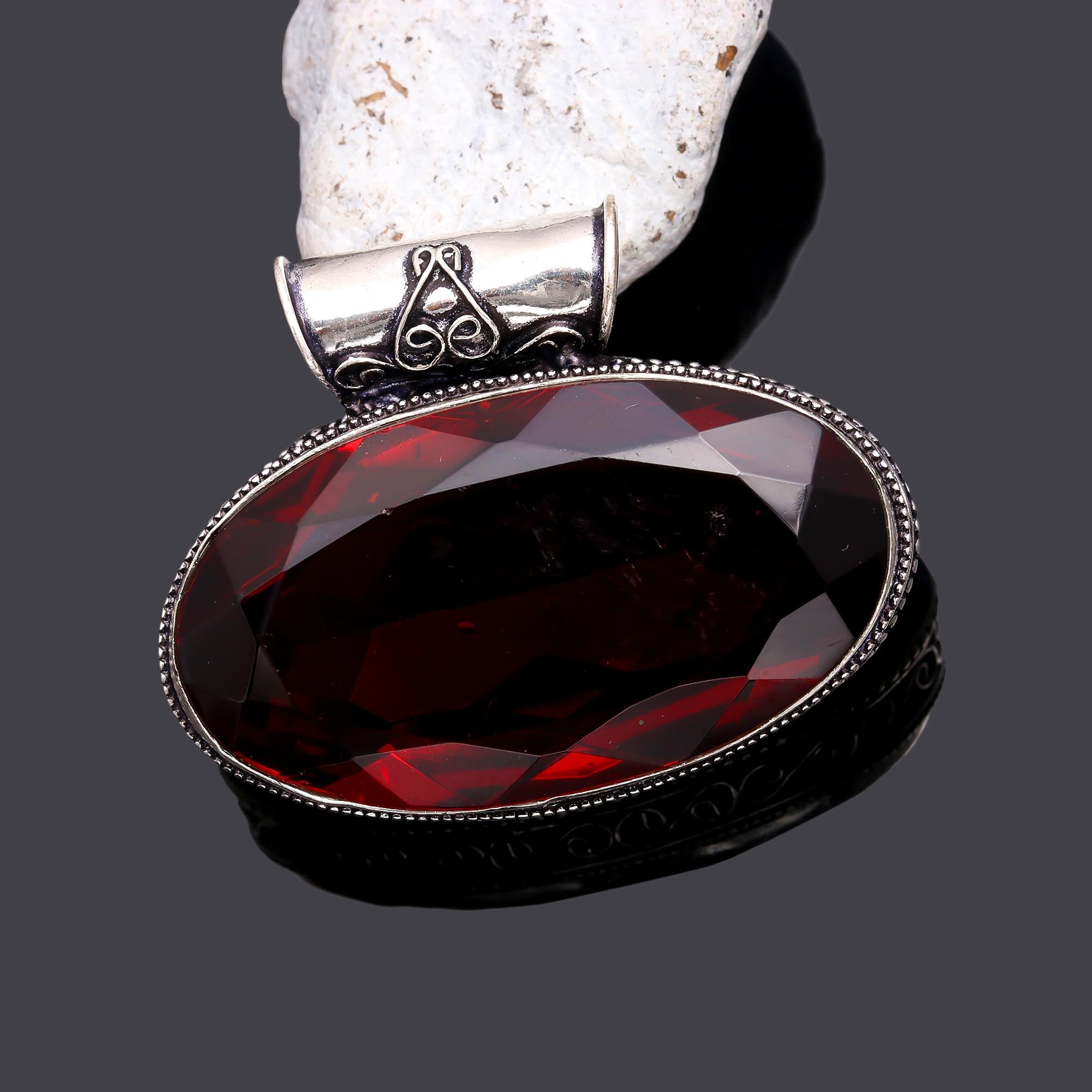 Red Garnet Gemstone Handmade 925 Sterling Silver Oval Cut Jewelry Pendant